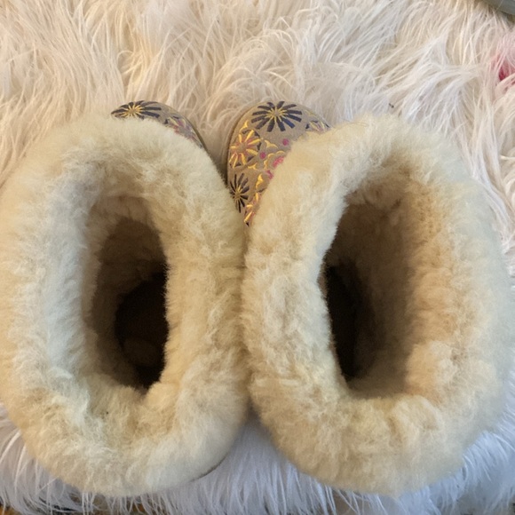RARE embroidered UGG boots - Picture 10 of 10